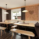 阿雷纳布里克酒店 *